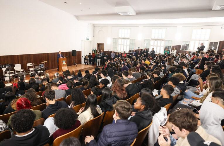Presidente do CNJ conversa com alunos de Porto Alegre sobre mudanças climáticas e IA