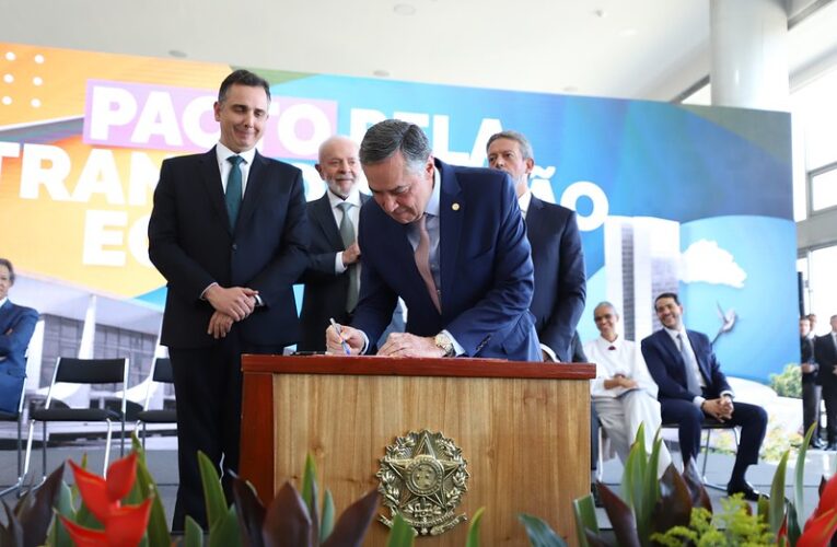 Chefes dos três Poderes assinam Pacto pela Transformação Ecológica