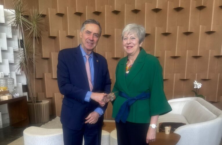 Presidente do STF e ex-primeira ministra britânica Theresa May falam sobre papel da Suprema Corte brasileira
